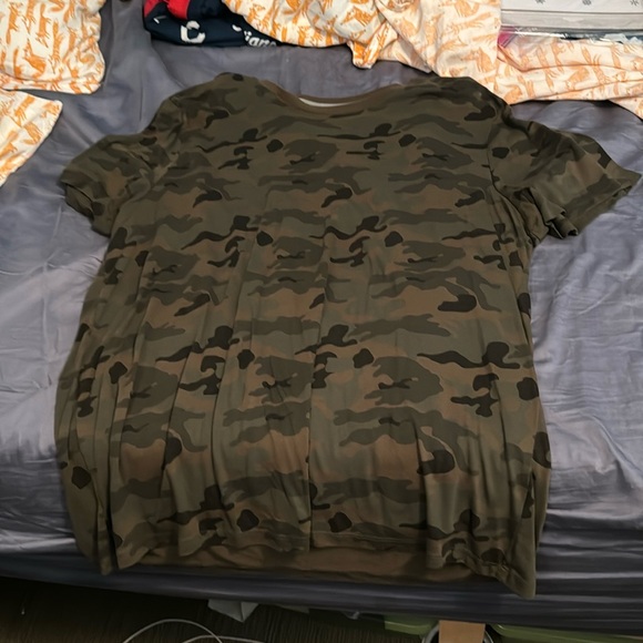 Guy’s Old Navy camouflage t-shirt - Picture 1 of 4